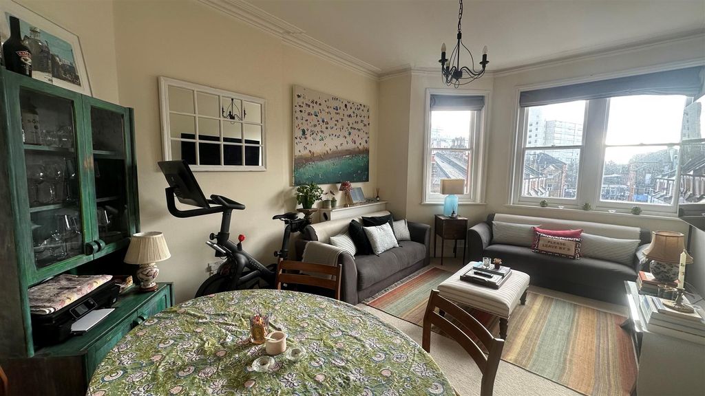 Property photo 2 of 9 Reception, Albert Palace Mansions, Eden Harper Sw1