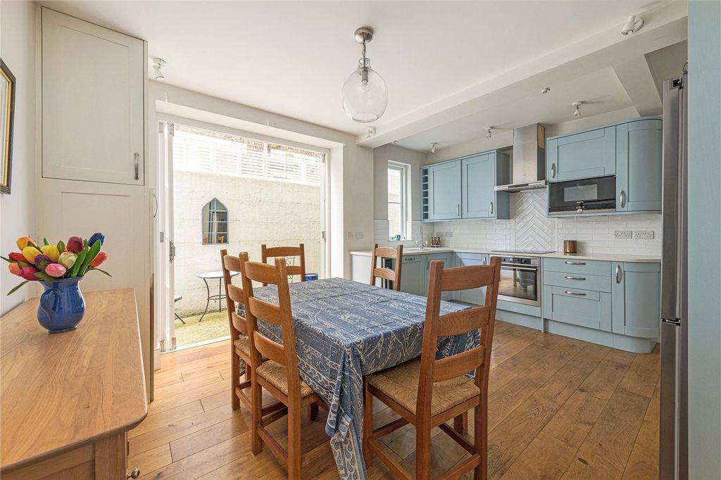 Property photo 2 of 9 Picture No. 13