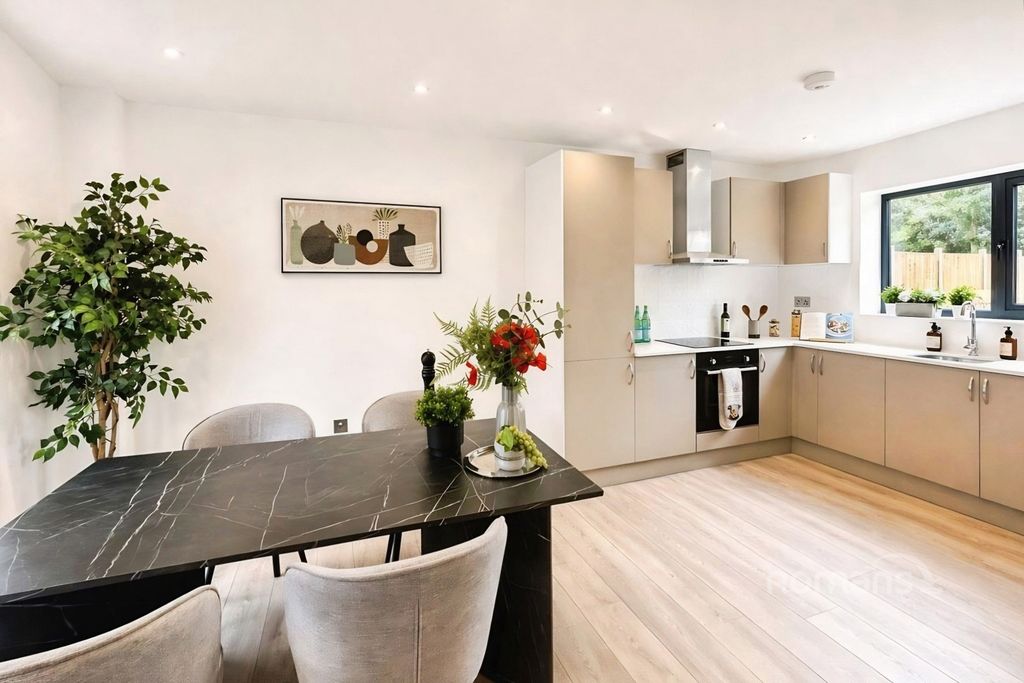 Property photo 2 of 21 Pbox-Img.Jpeg