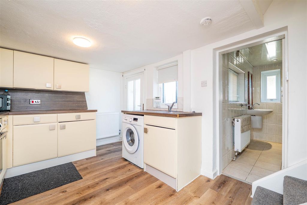 Property photo 3 of 17 Kitchen/Dining Room