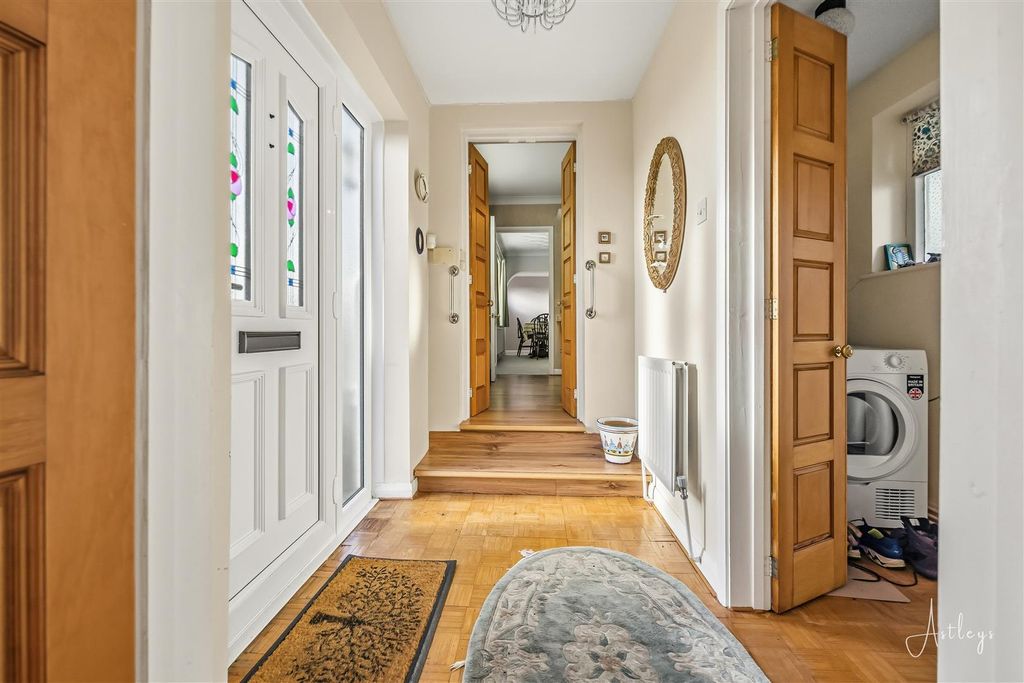 Property photo 2 of 32 Hall