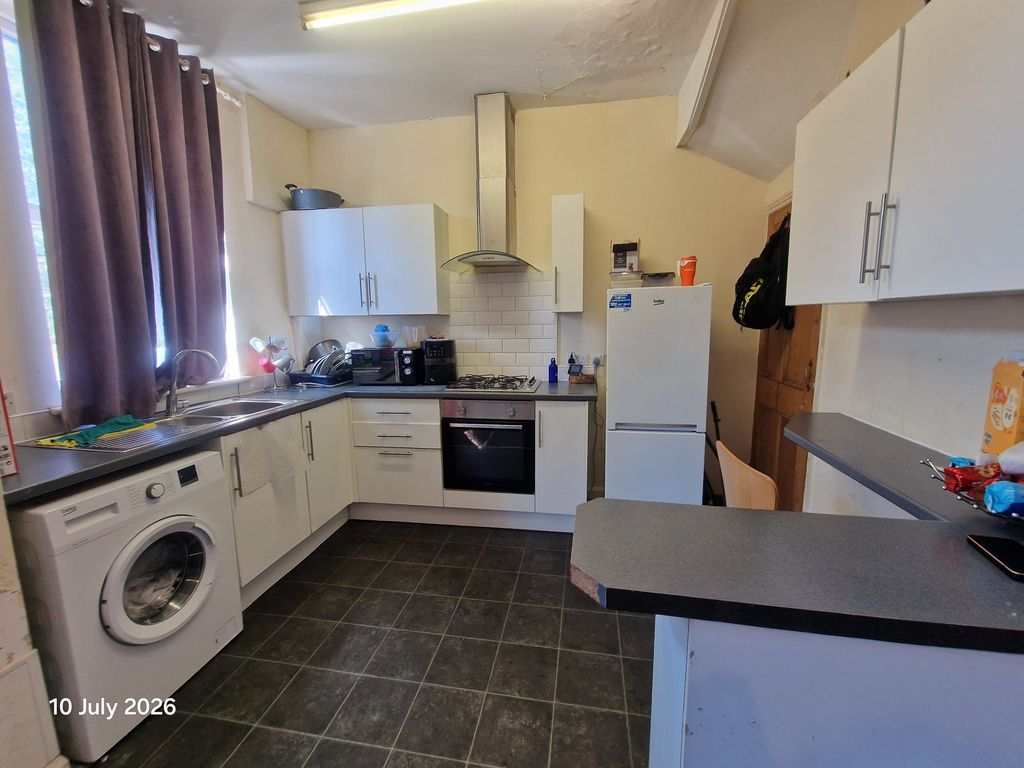 Property photo 2 of 6