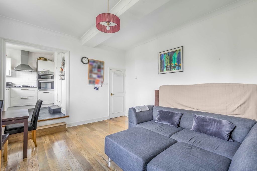 Property photo 3 of 10 Flat_4_29_Telford_Av