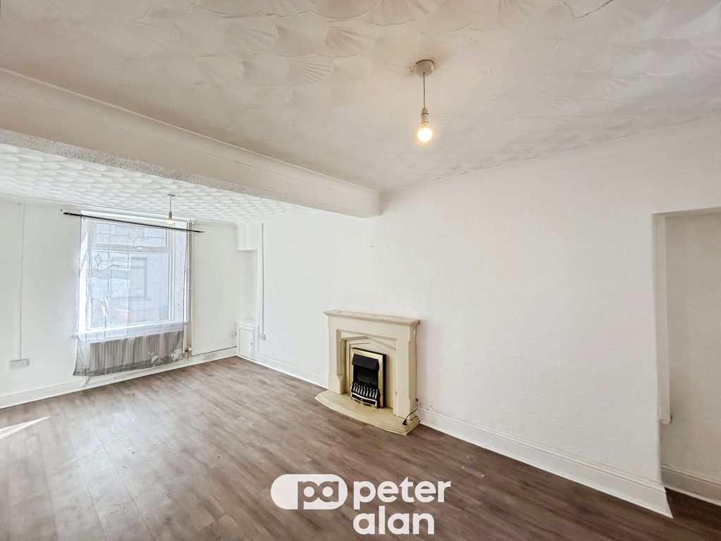 Property photo 3 of 14 Living Room