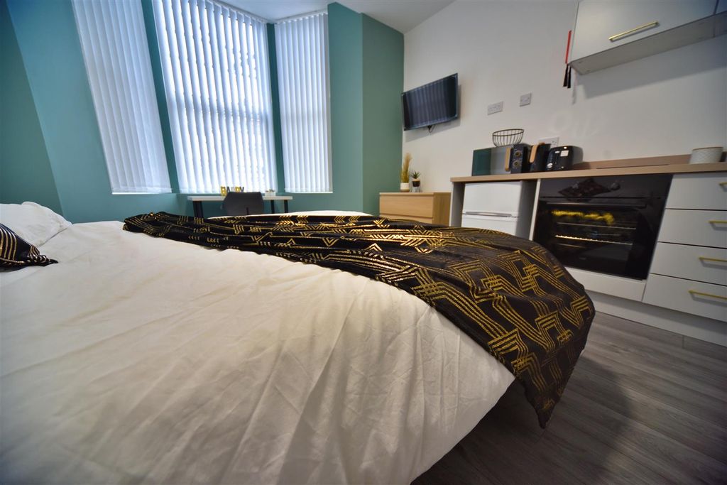 Property photo 3 of 6 165Ar_Room04_04.Jpg