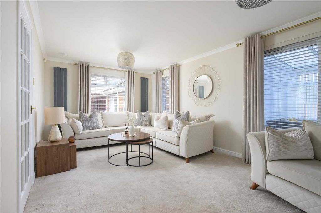 Property photo 2 of 29 Lounge