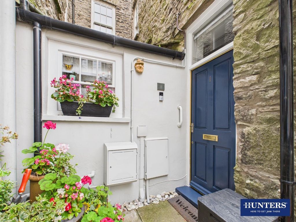 Property photo 2 of 11 External