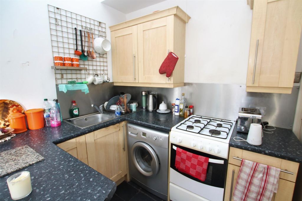 Property photo 3 of 5 Kitchen