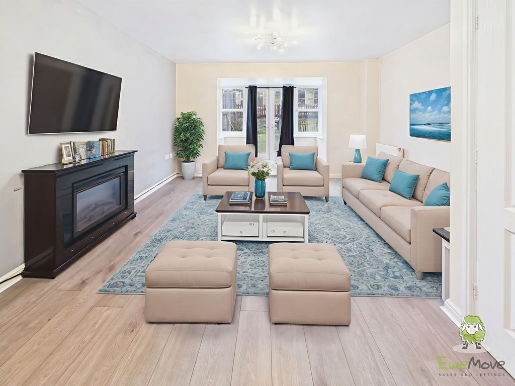 Property photo 2 of 29 Lounge - Furniture