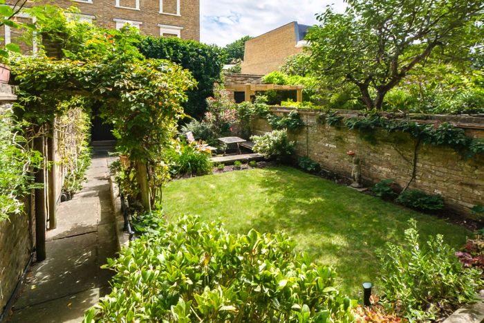 Property photo 2 of 33