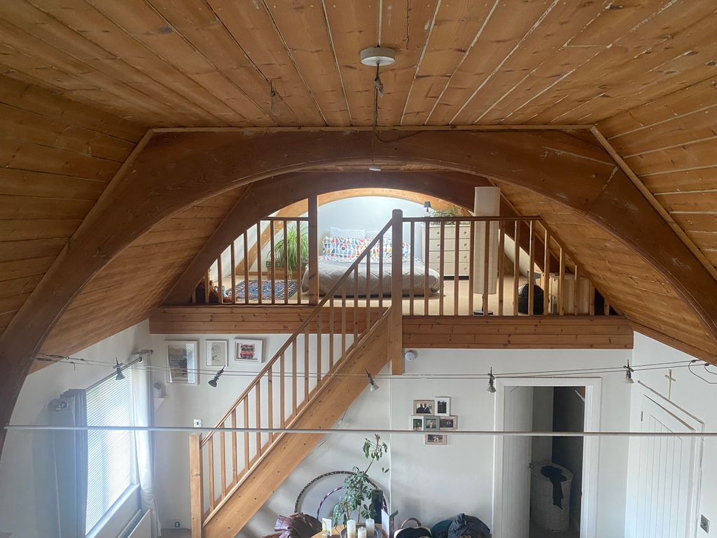 Property photo 2 of 32