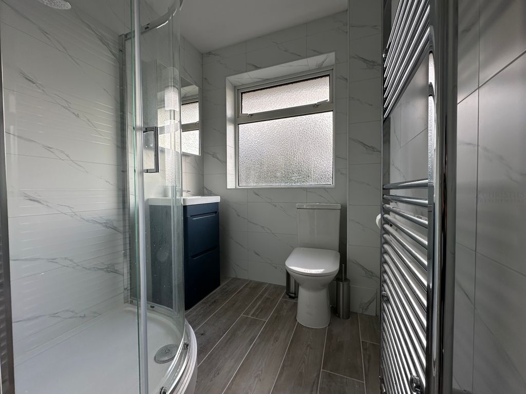 Property photo 2 of 8 Bathroom