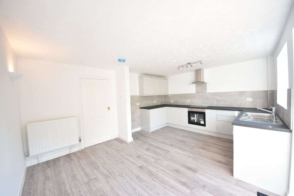 Property photo 3 of 20 Kitchen