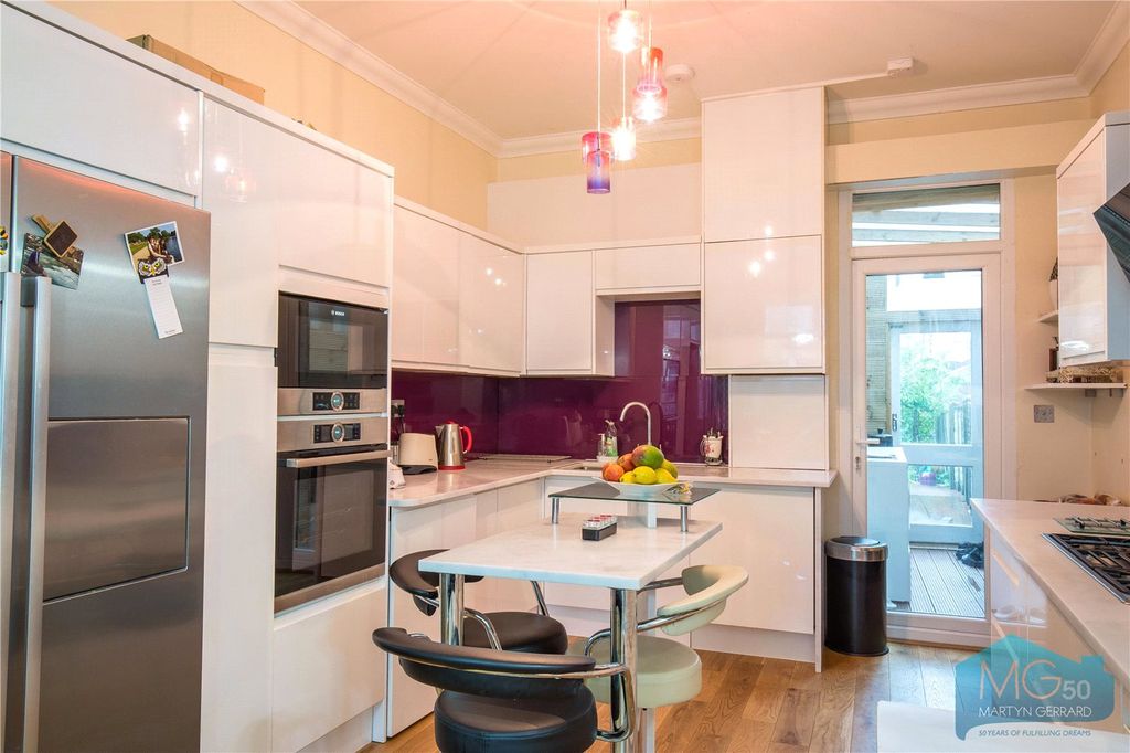 Property photo 3 of 11 Picture No. 06