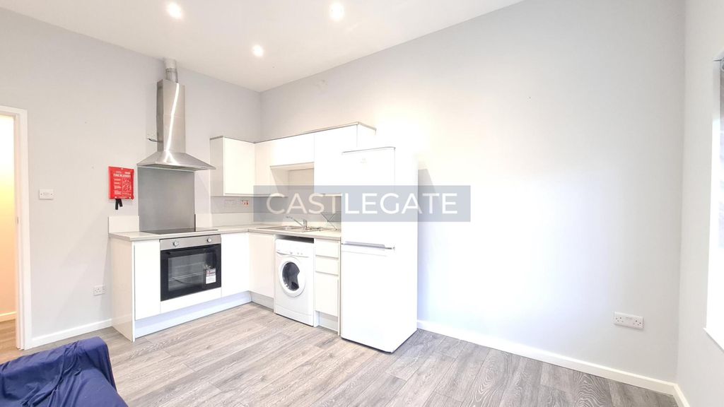 Property photo 2 of 9 Science House, Flat 10, 9 Bath Street, Huddersfield, HD1 5Bq (6)