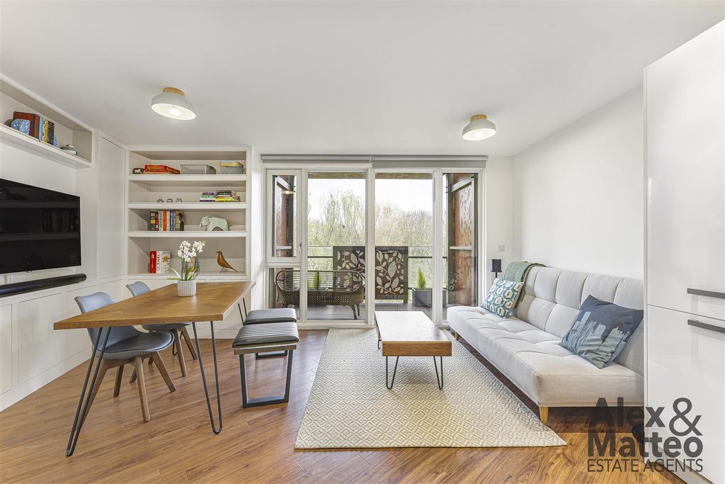 Property photo 2 of 21 Campion House