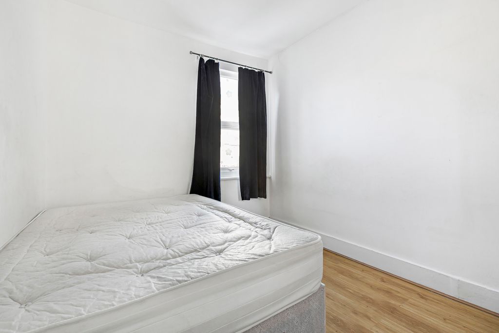 Property photo 3 of 12 Bedroom
