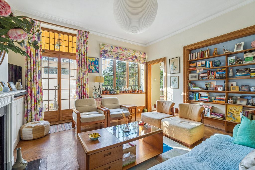 Property photo 2 of 31 Sitting Room