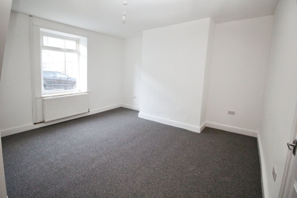 Property photo 2 of 12 Front Room