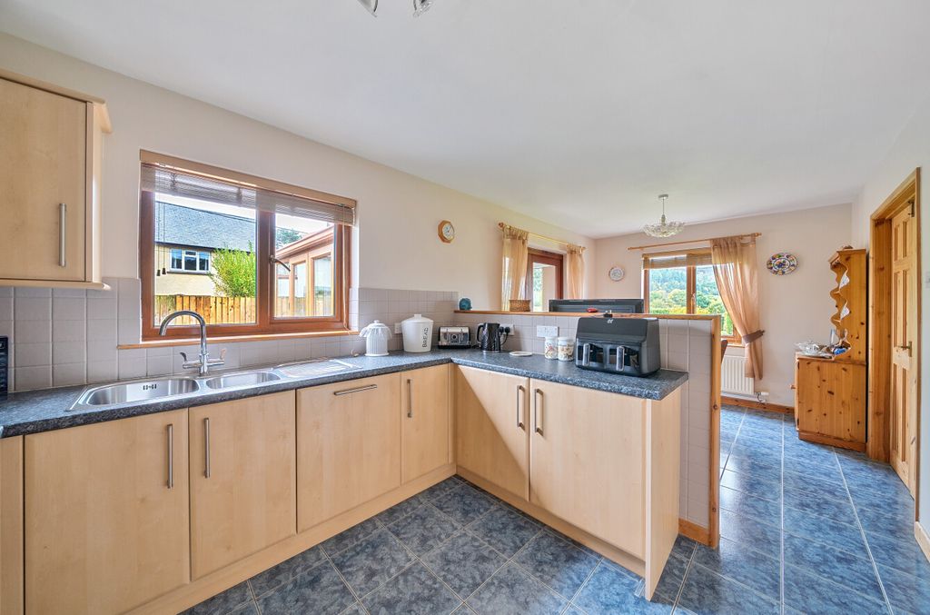 Property photo 2 of 20 1369791-27-68Fa16...