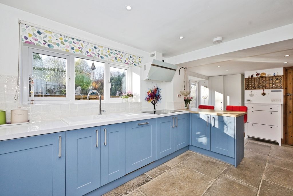 Property photo 2 of 17 Photo