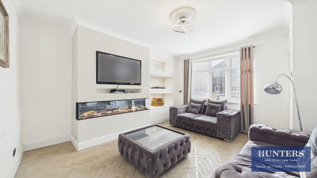 Property photo 2 of 17 Living Room