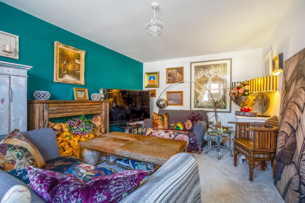 Property photo 2 of 7