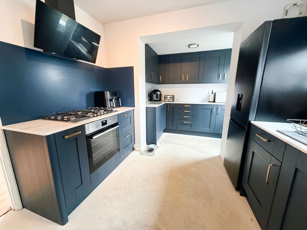 Property photo 2 of 14 Kitchen