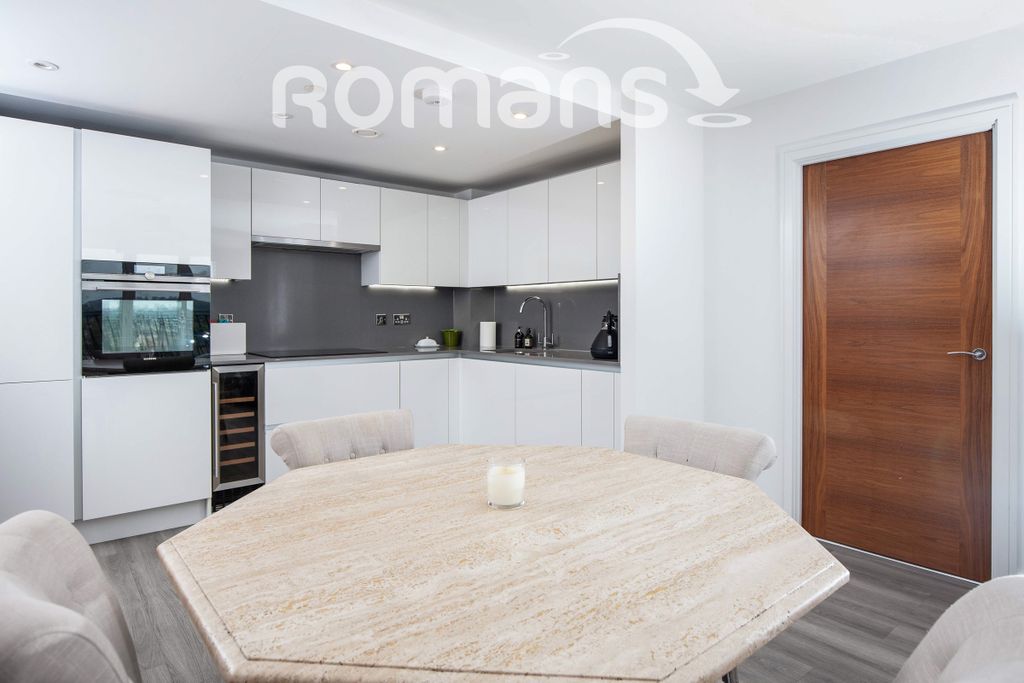 Property photo 3 of 9 3