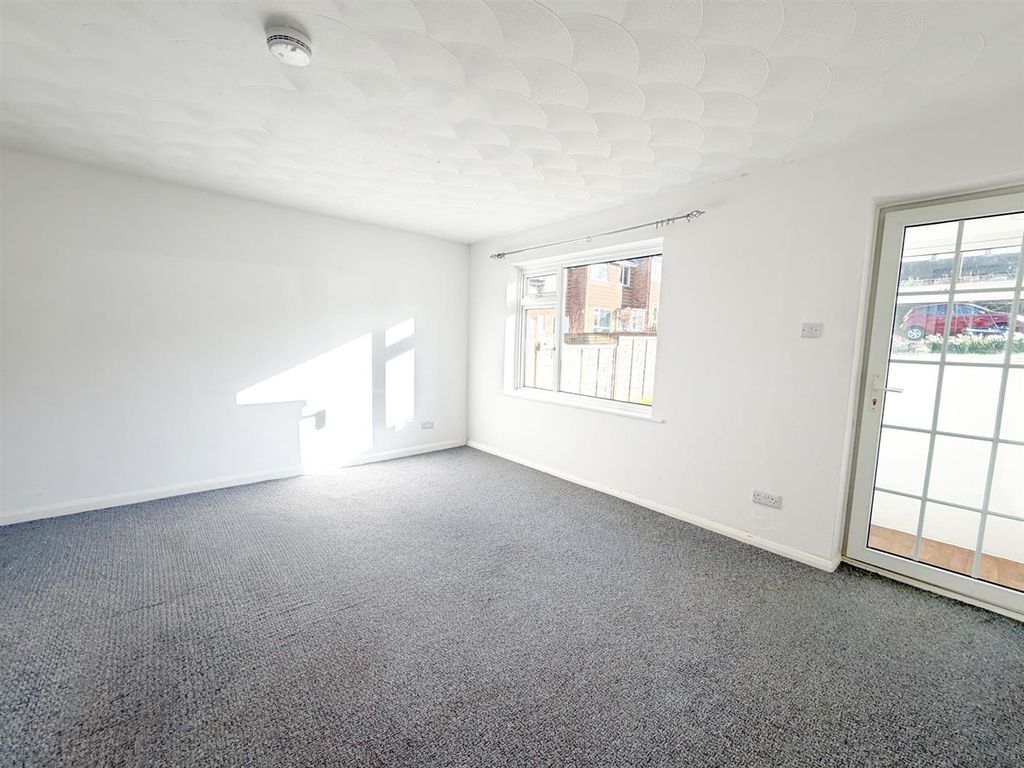 Property photo 3 of 14 Image00010-2.Jpg