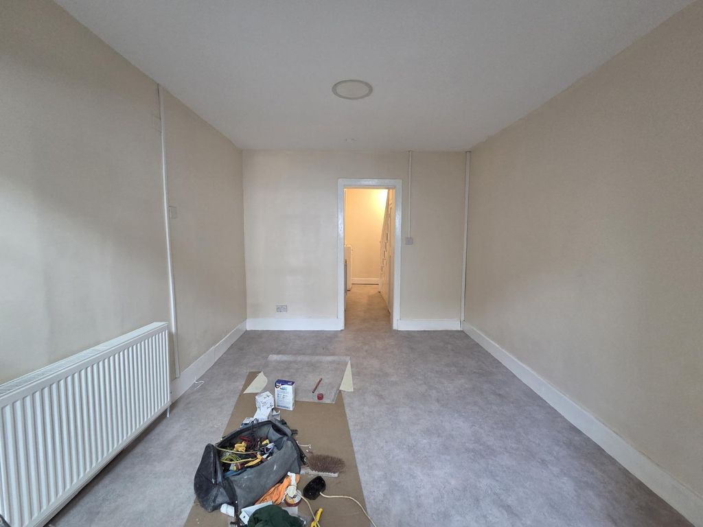 Property photo 3 of 8 Gallery