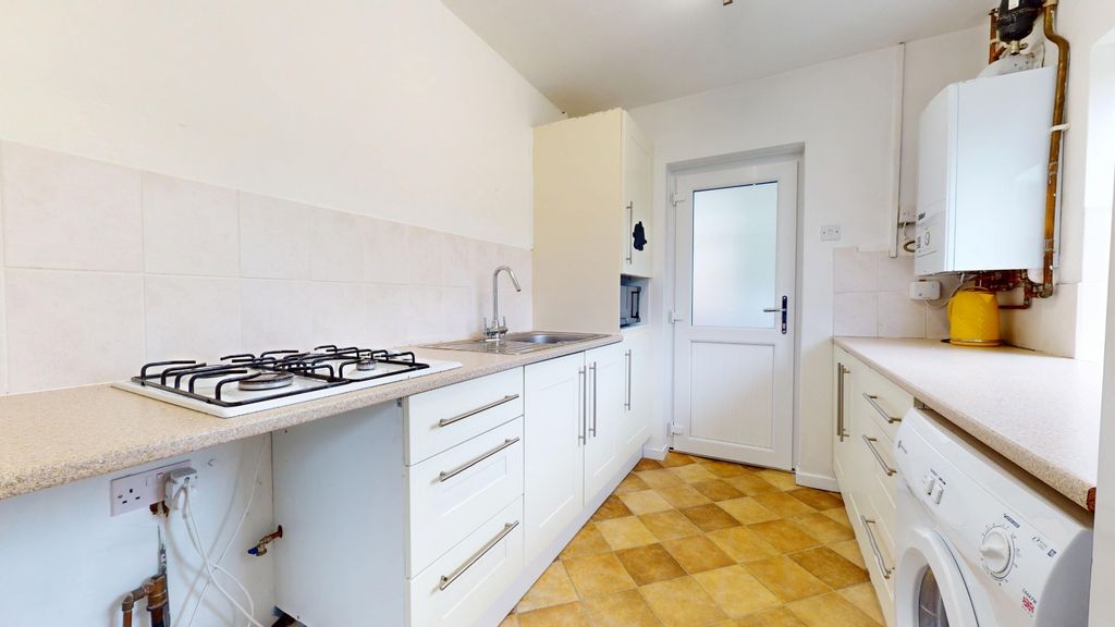 Property photo 2 of 13 4638924