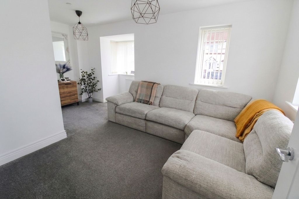 Property photo 2 of 25