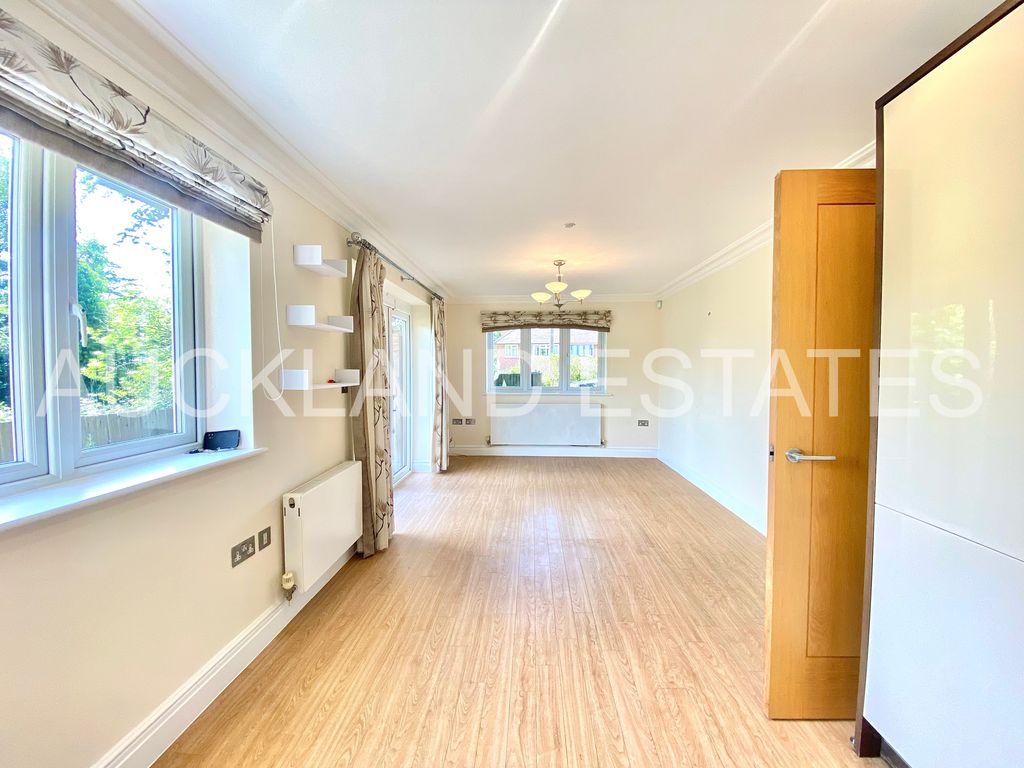 Property photo 2 of 13 Img_E9594