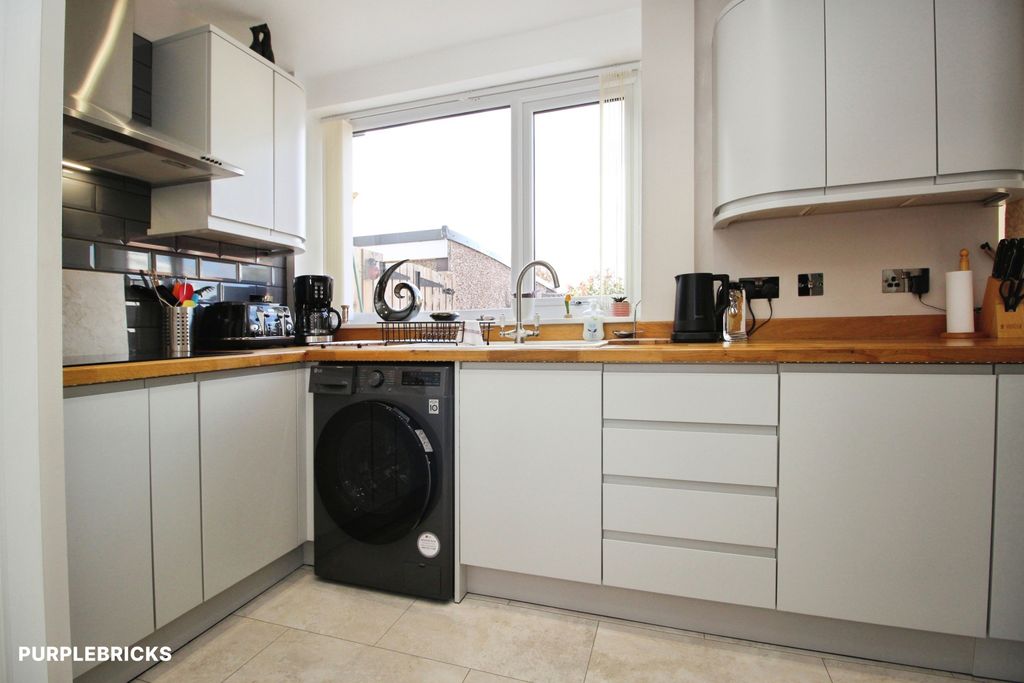 Property photo 3 of 21 Kitchen/Dining Room
