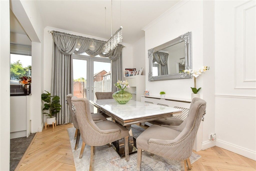 Property photo 2 of 11 Dining Area
