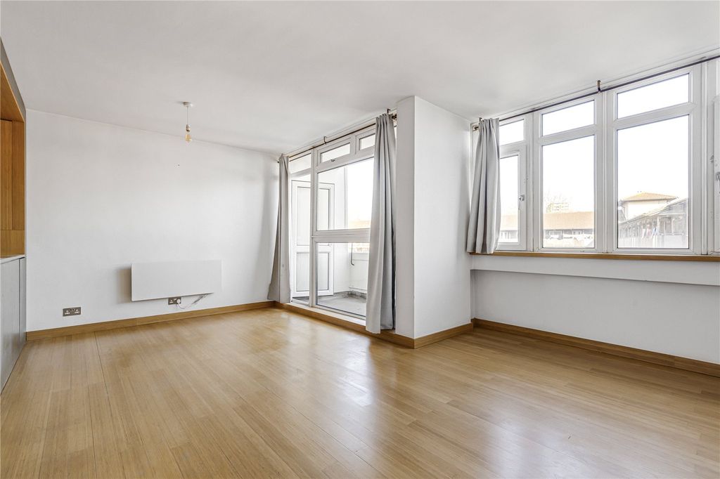 Property photo 2 of 7 Living Area