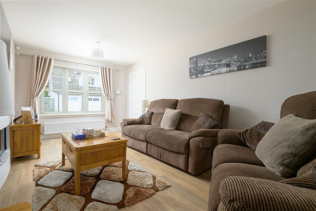Property photo 2 of 25 S002.Jpg