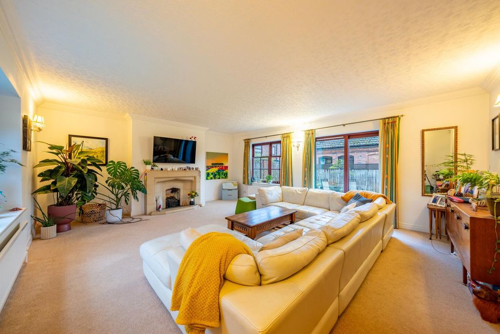 Property photo 2 of 20 Living Room