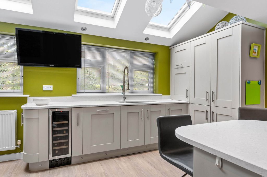 Property photo 3 of 48