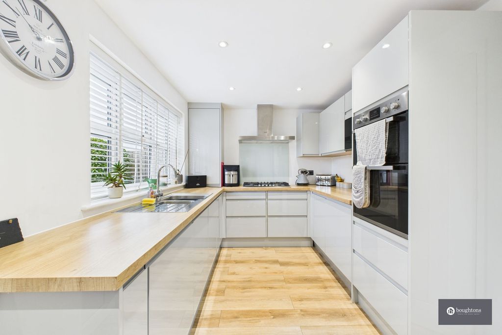 Property photo 2 of 30