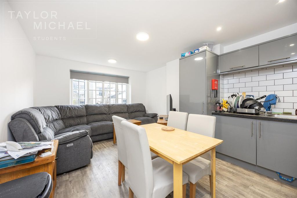 Property photo 1 of 13 Kitchen / Living Room