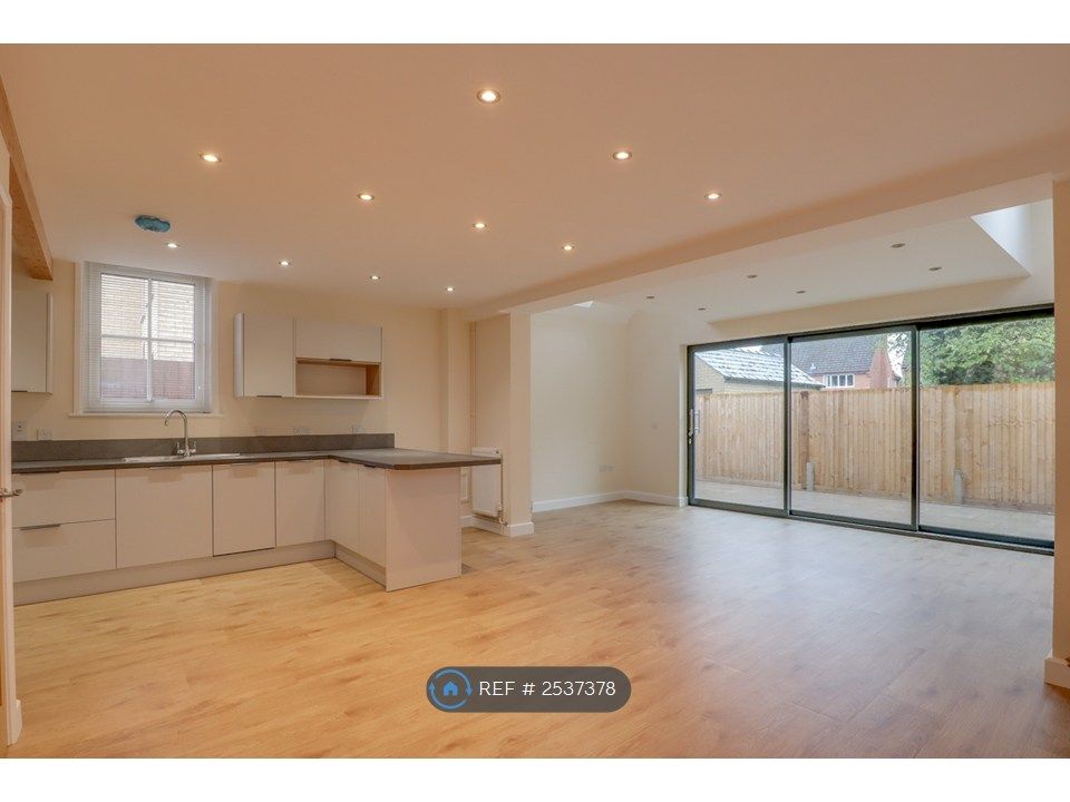 Property photo 2 of 27