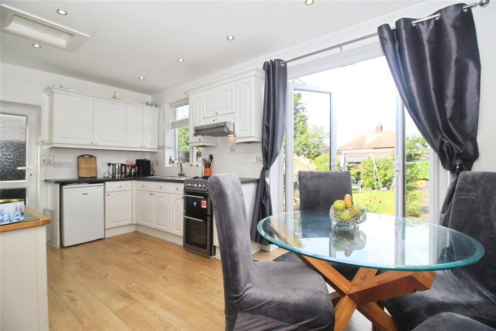 Property photo 3 of 14 Kitchen Dining Room