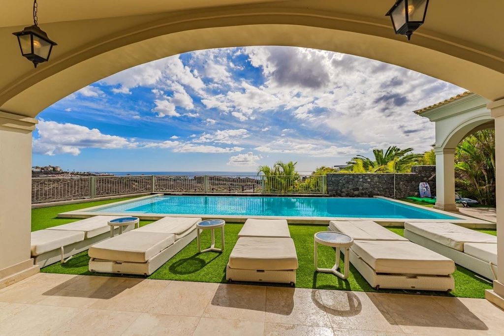 Property photo 1 of 40 Villa In Prime Location On Costa Adeje Golf