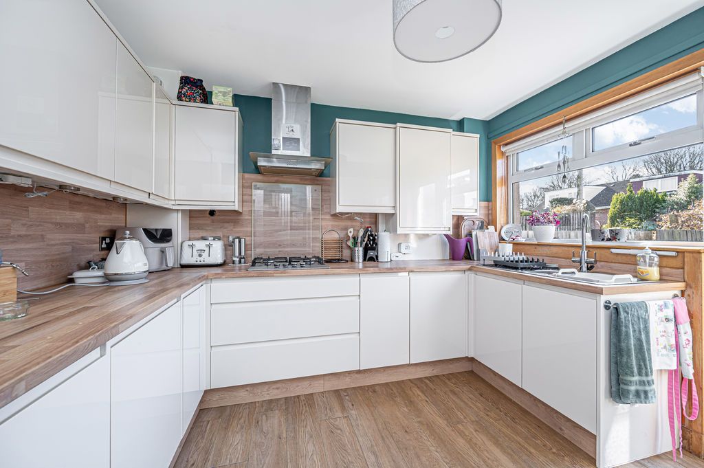 Property photo 2 of 28 Kitchen