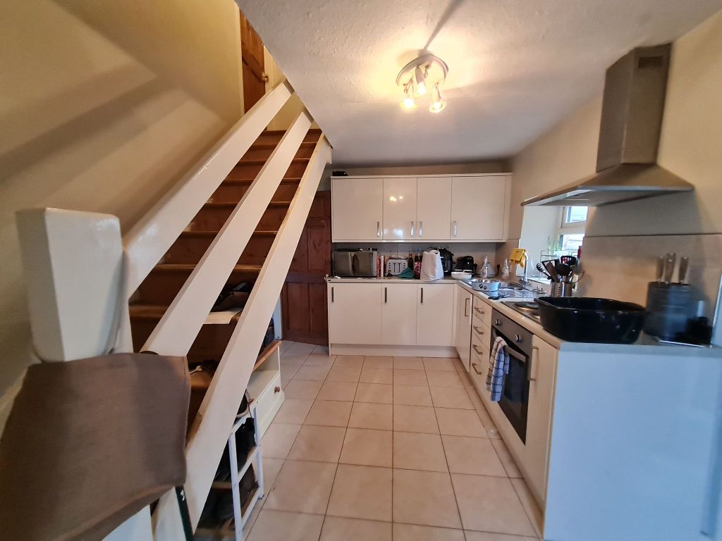 Property photo 3 of 7 Kitchen