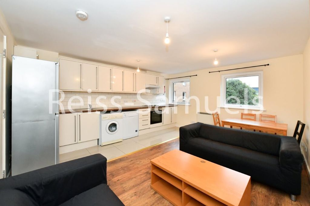 Property photo 2 of 40