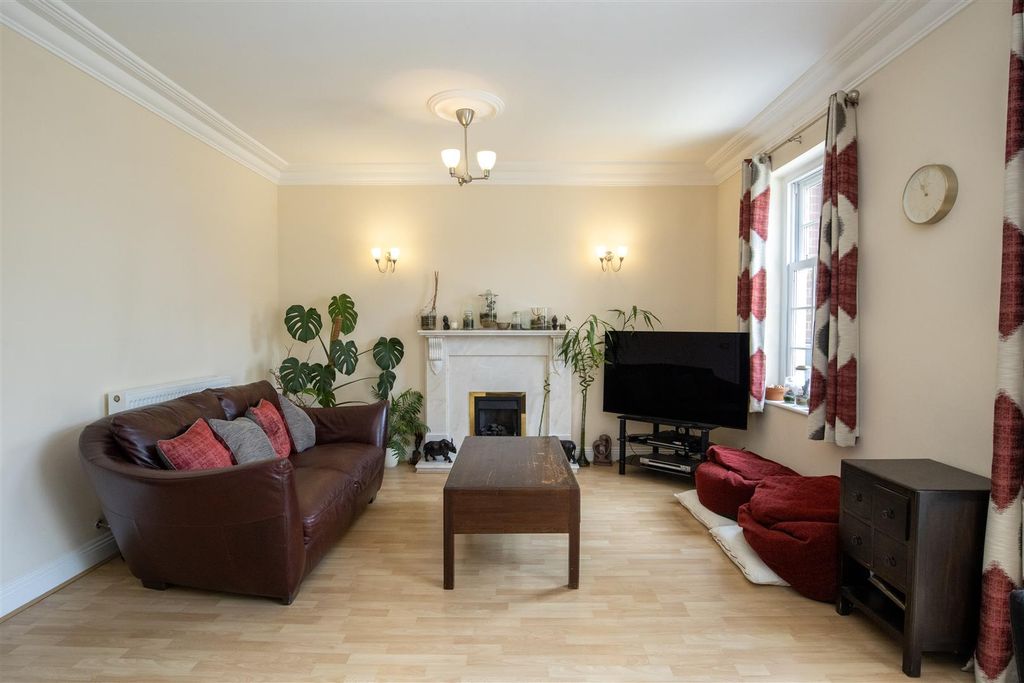 Property photo 3 of 18