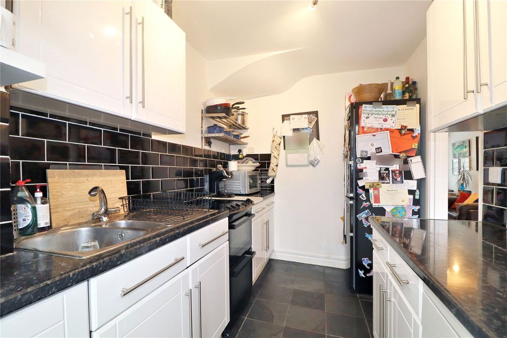 Property photo 2 of 15 Picture No. 18